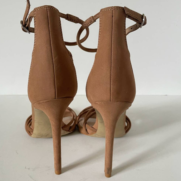 Steve Madden Strapped Tan Strappy Sandals, Size 7.5 🗣LAST CHANCE🗣 - Picture 5 of 5